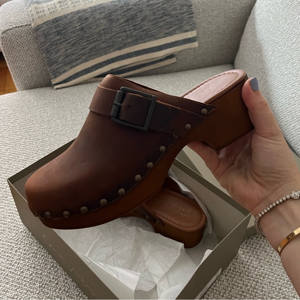 Brand New Brown Crown Vintage Liberty Clogs 6.5